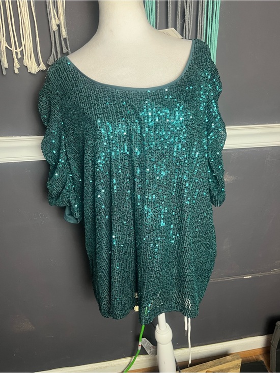 Fashion to Figure Tops - Fashion to Figure Women’s 2X Green Sequin Top